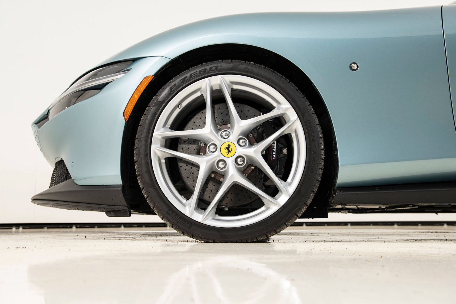 Certified 2025 Ferrari Roma Spider RWD image 18