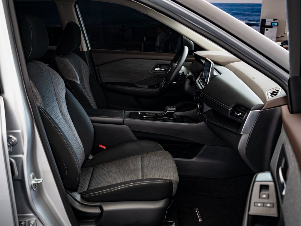 Used 2023 Nissan Rogue SV image 19