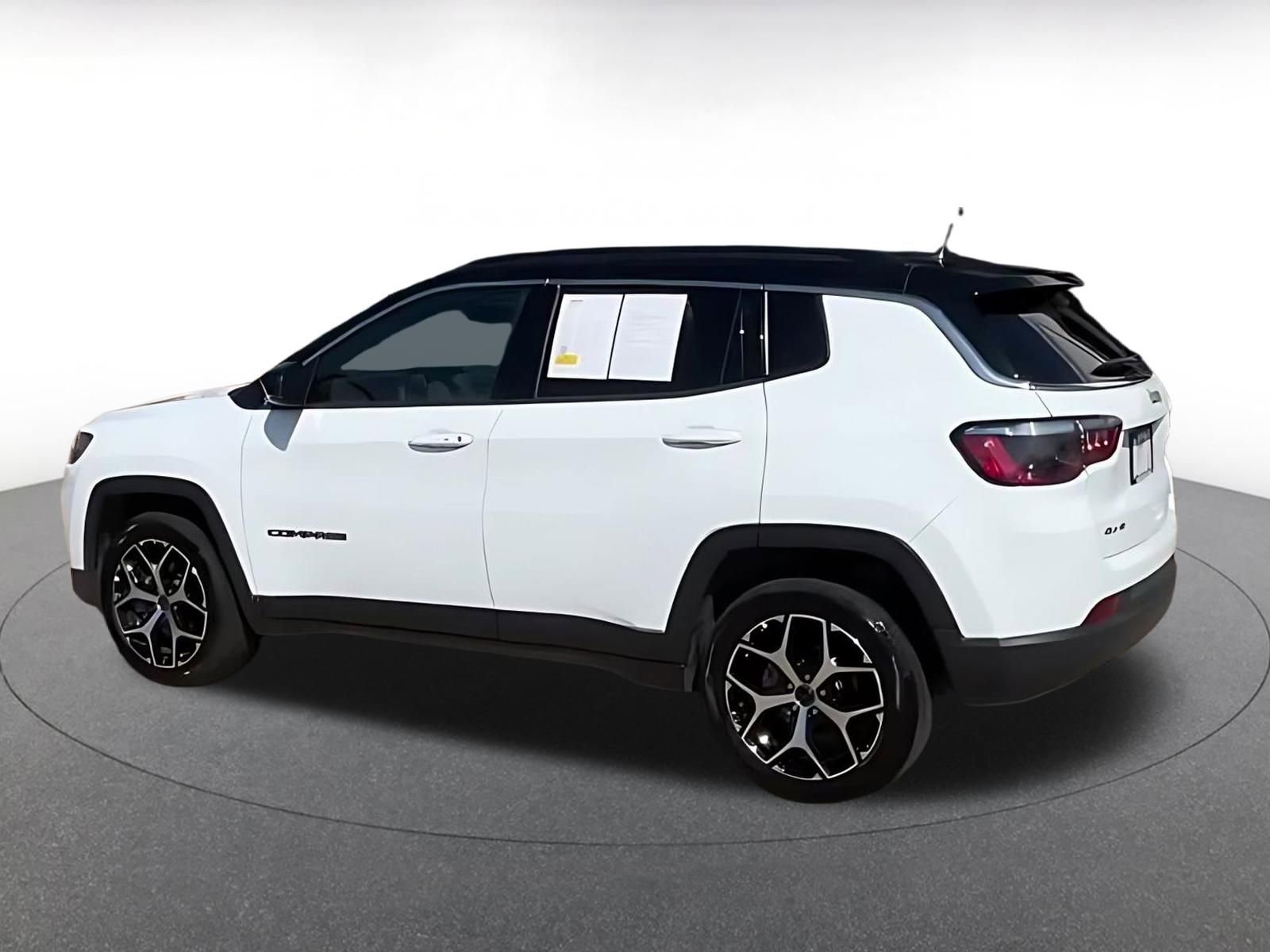 Used 2025 Jeep Compass Limited AWD/4WD image 10