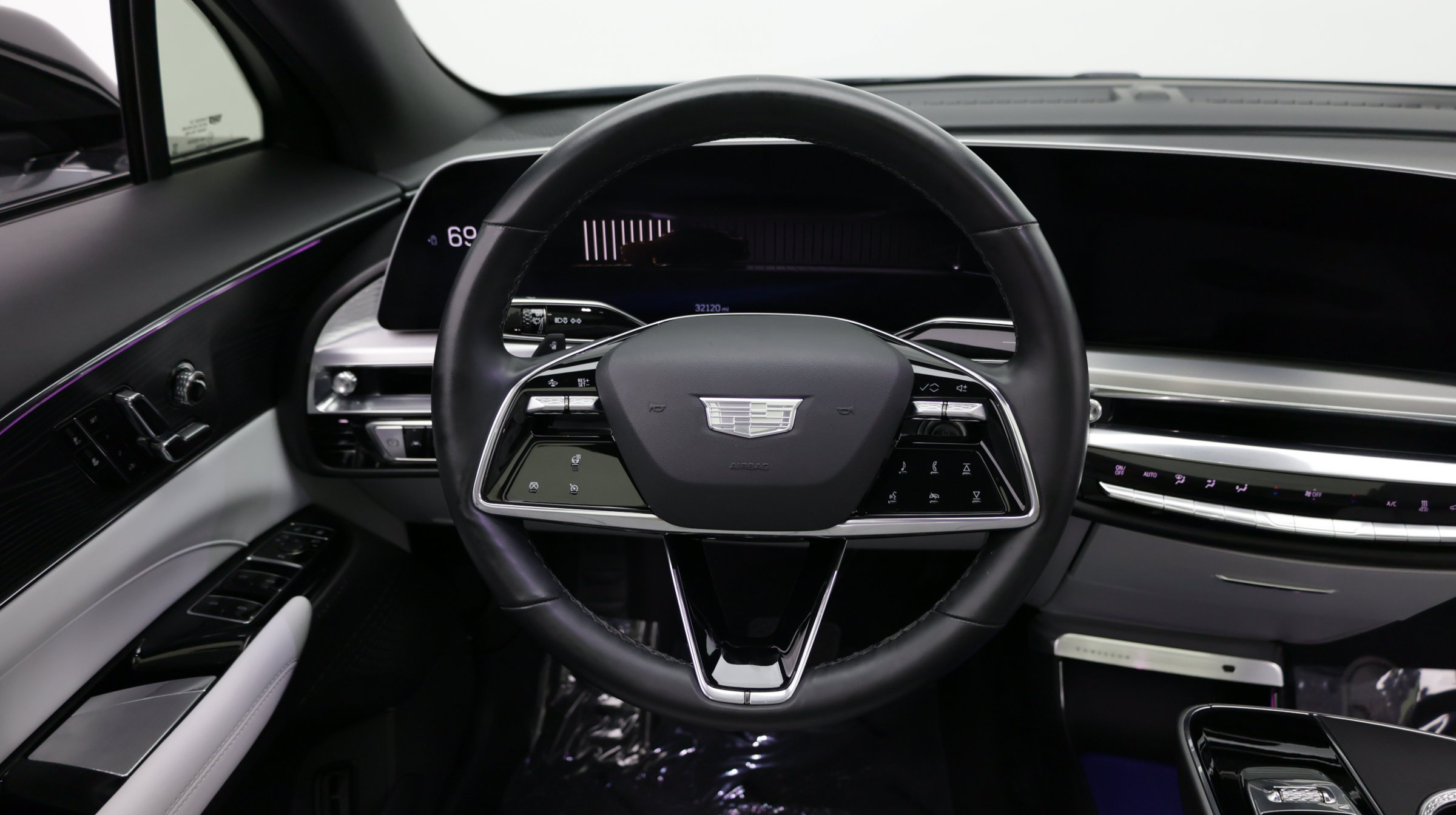 Used 2024 Cadillac Lyriq Luxury RWD image 28