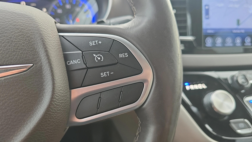 Used 2017 Chrysler Pacifica Touring-L Plus w/ Tire & Wheel Group FWD image 30