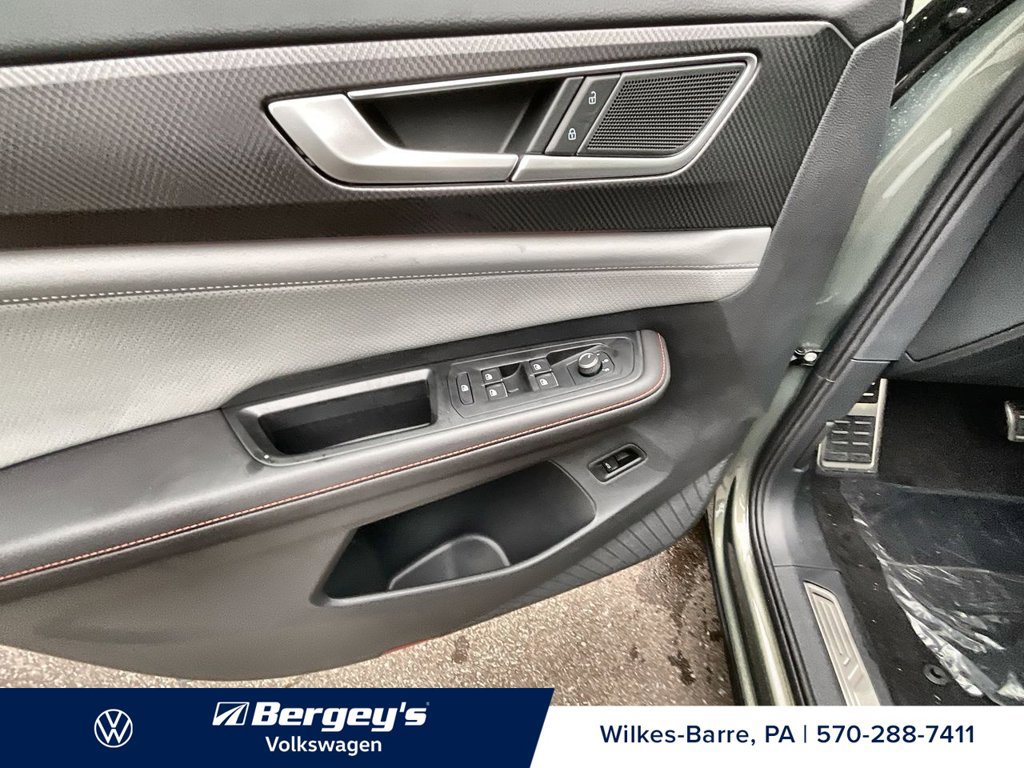 Used 2024 Volkswagen Atlas Peak Edition SEL AWD/4WD image 16
