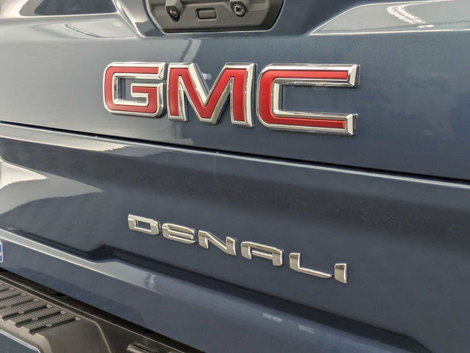 Used 2025 GMC Sierra 2500 Denali w/ Denali Reserve Package image 14
