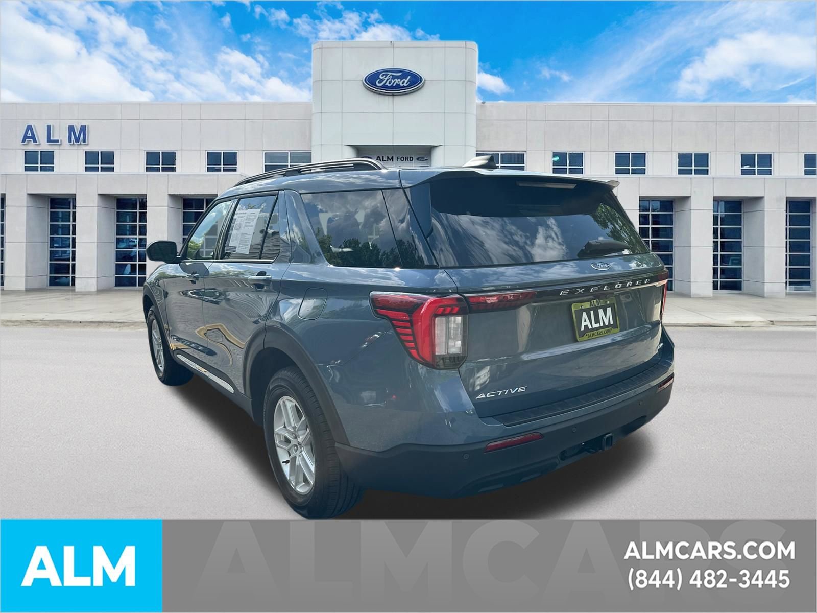 Used 2025 Ford Explorer Active AWD/4WD image 8