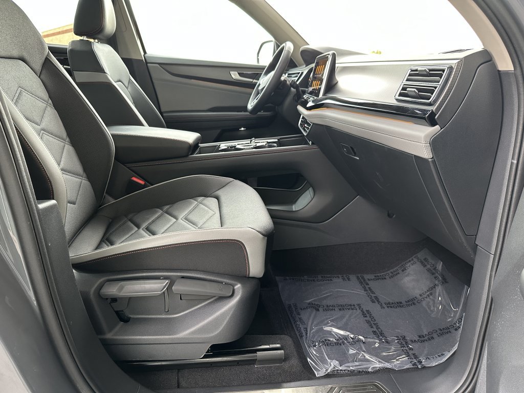 Used 2024 Volkswagen Atlas Peak Edition SE AWD/4WD image 41