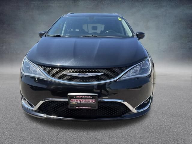 Used 2019 Chrysler Pacifica Touring-L FWD image 3