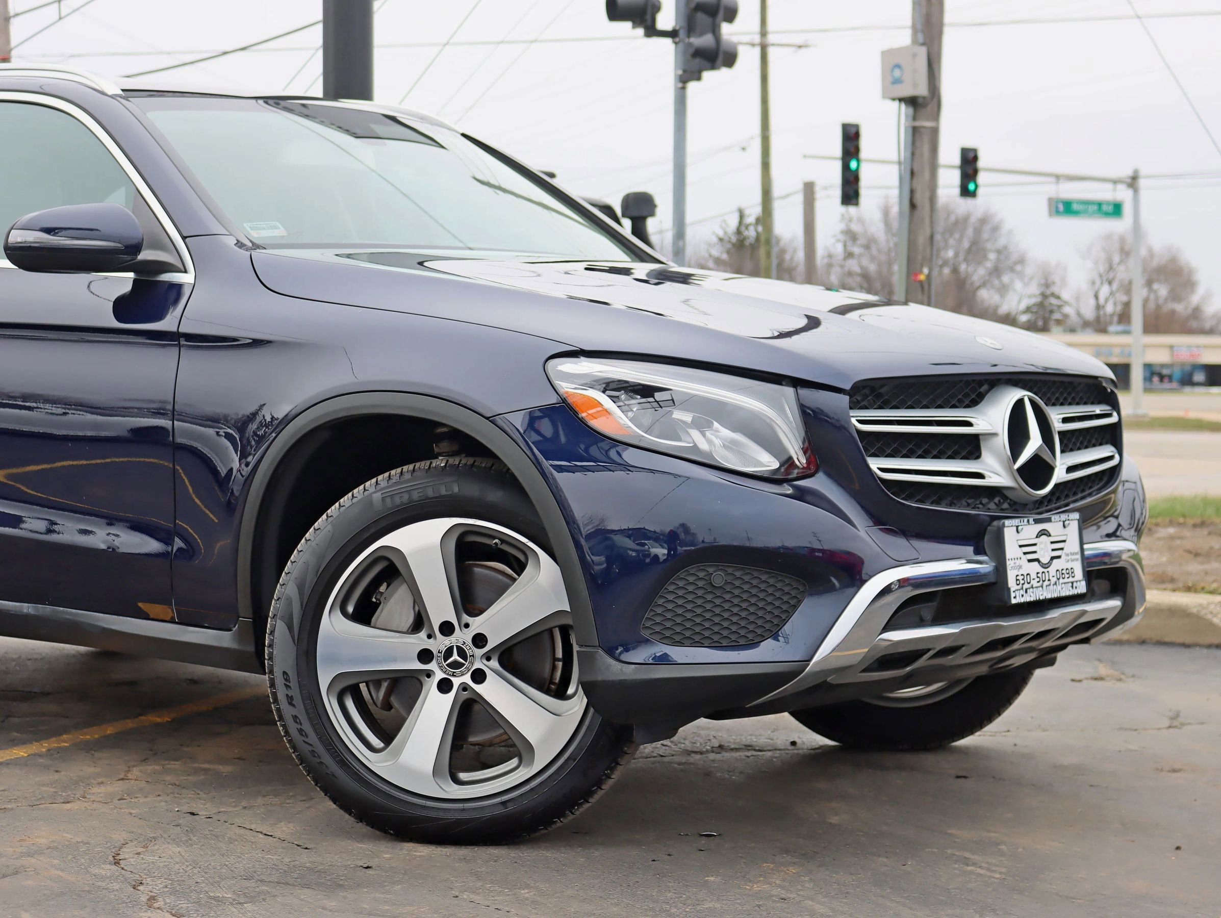 Used 2019 Mercedes-Benz GLC 300 GLC 300 4MATIC Sport Utility 4 image 3