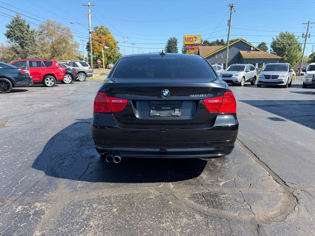 Used 2011 BMW 328i Sedan RWD image 9