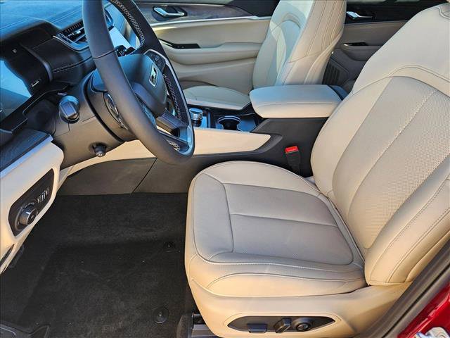New 2025 Jeep Grand Cherokee L Limited w/ Luxury Tech Group II RWD video 4