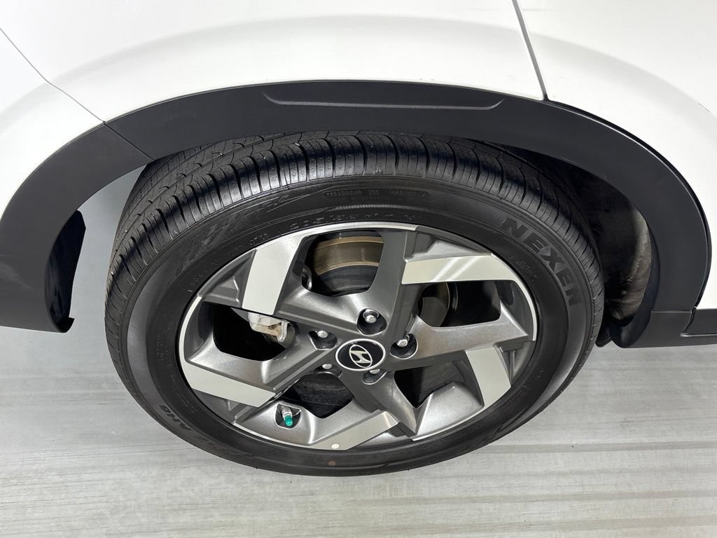 Used 2025 Hyundai Venue SEL FWD image 10