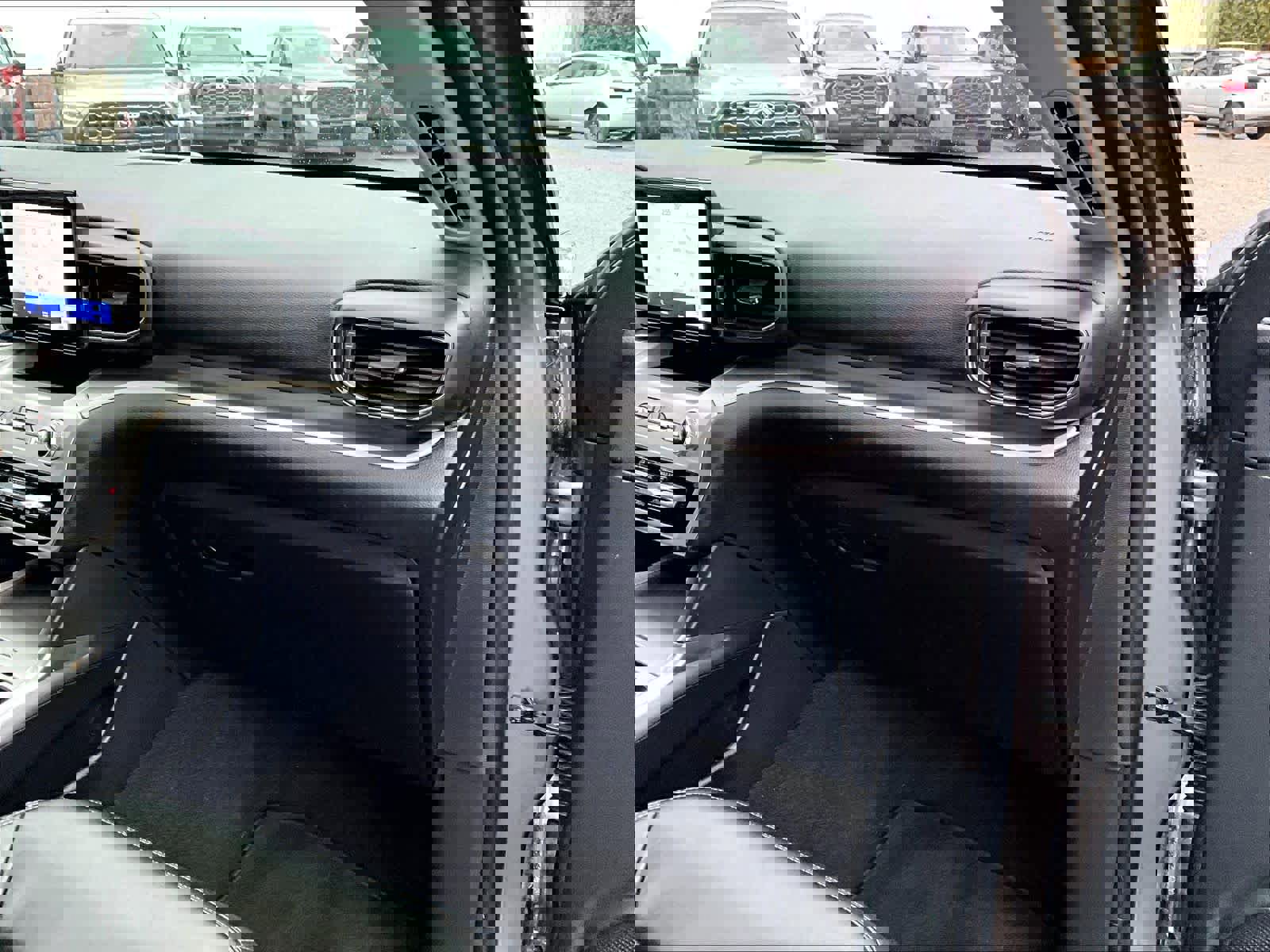 Used 2022 Ford Explorer XLT w/ Equipment Group 202A image 13