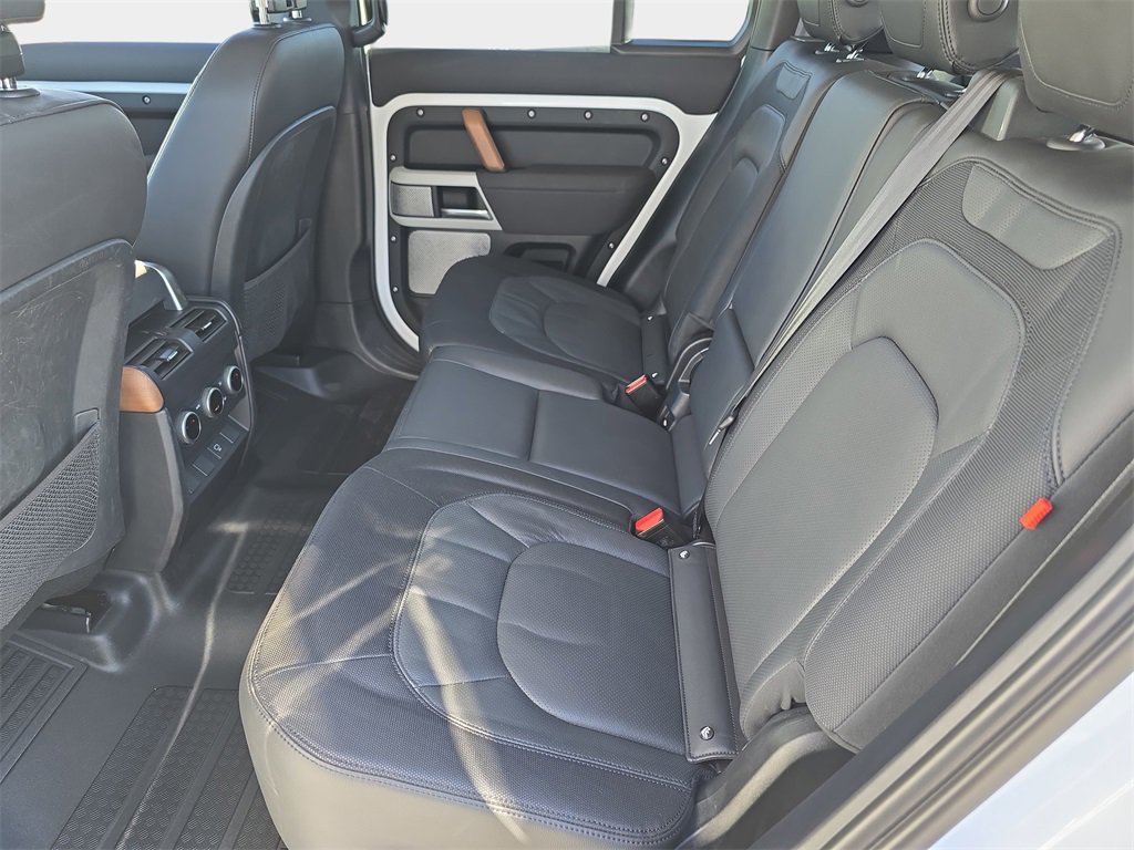 Certified 2023 Land Rover Defender 130 X-Dynamic SE image 15