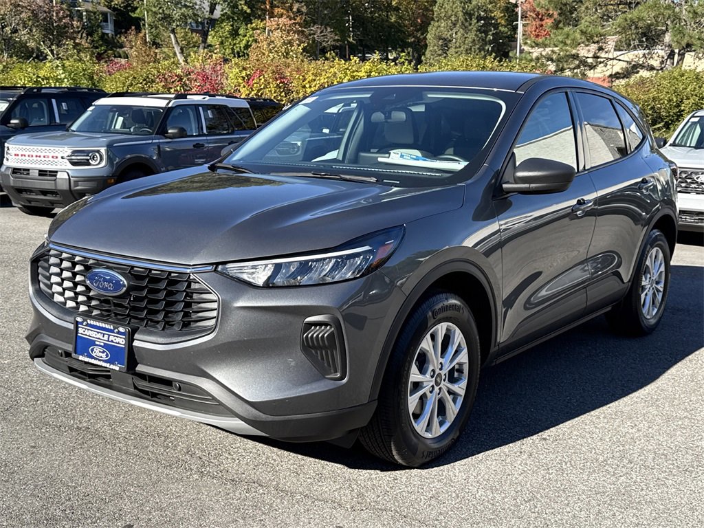 Used 2025 Ford Escape Active w/ Cold Weather Package image 7