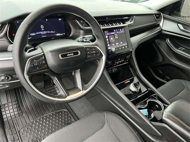 Used 2023 Jeep Grand Cherokee Laredo image 29