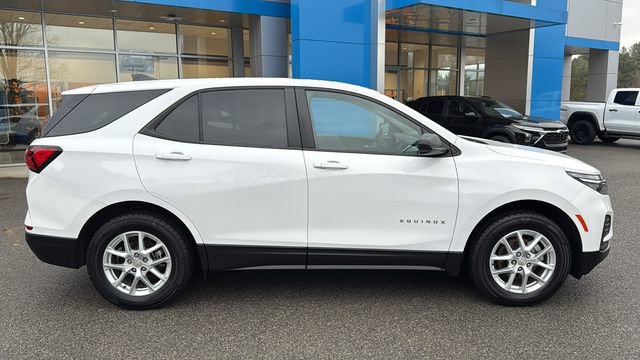 Used 2023 Chevrolet Equinox LS image 4