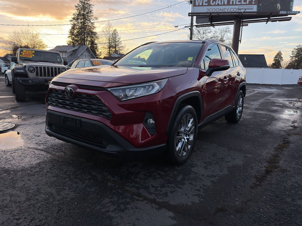 Used 2020 Toyota RAV4 XLE Premium image 2