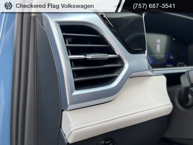 New 2025 Volkswagen Taos SE image 28