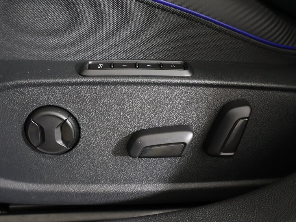 Used 2024 Volkswagen Golf R AWD/4WD image 38