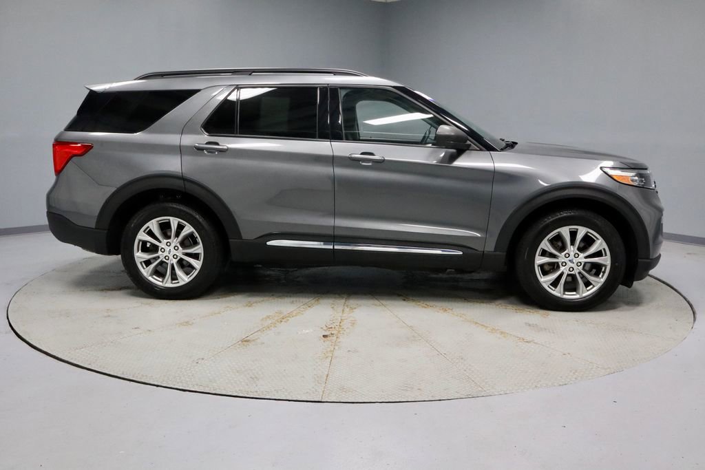 Used 2023 Ford Explorer XLT w/ Equipment Group 202A AWD/4WD image 13