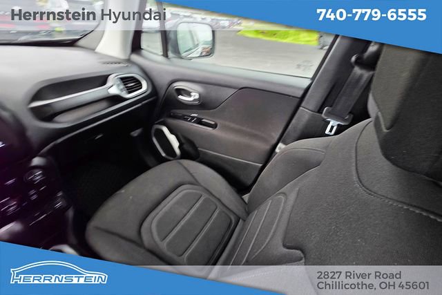 Used 2018 Jeep Renegade Latitude w/ Cold Weather Group AWD/4WD image 11