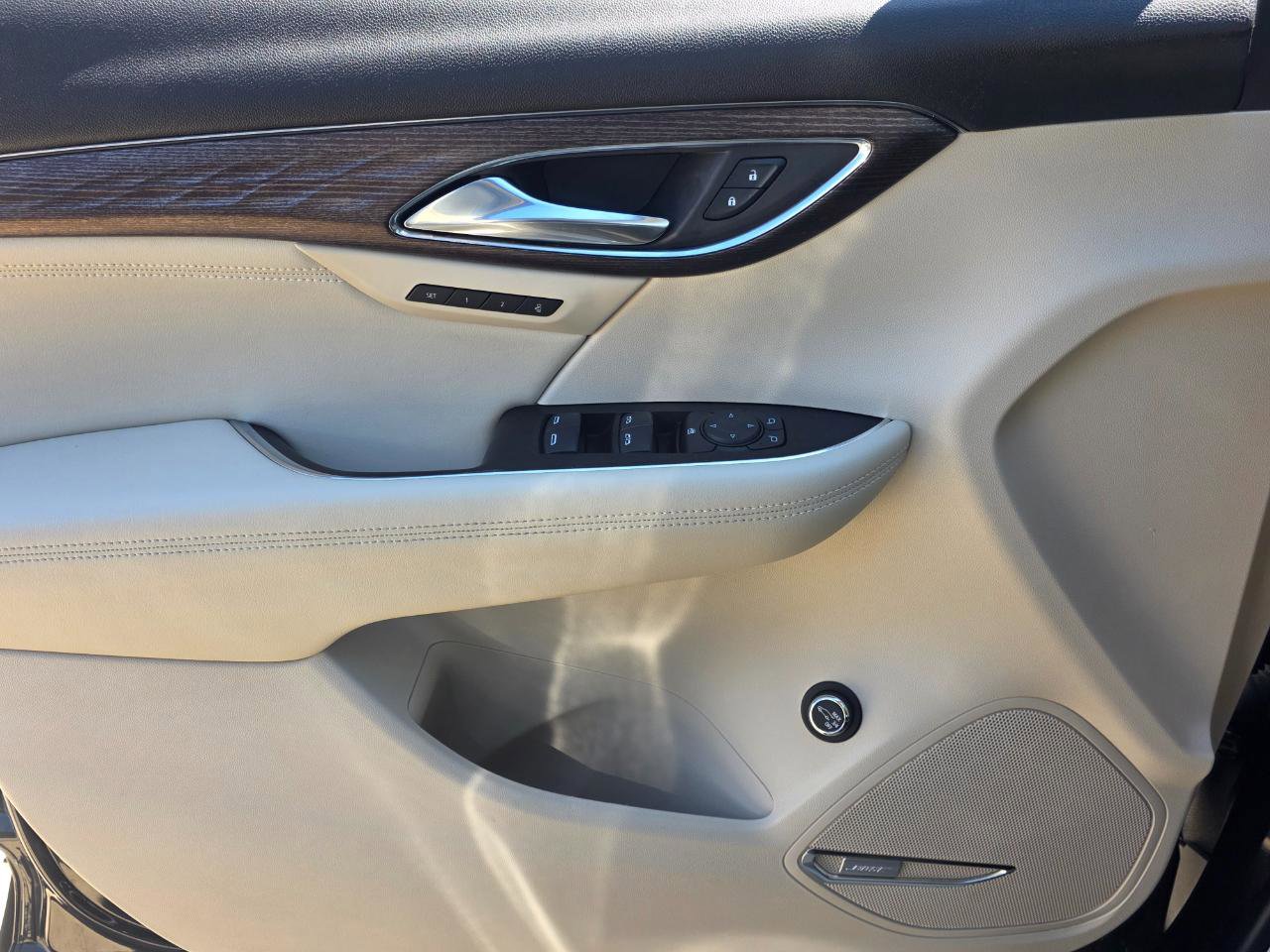 Used 2021 Buick Envision Avenir w/ Technology Package II image 13