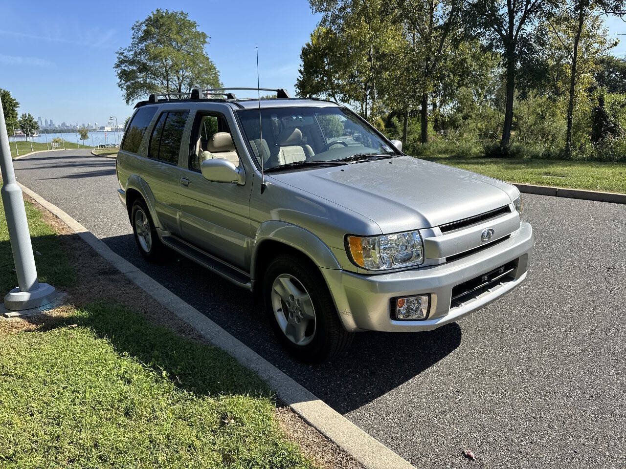 Used 2002 INFINITI QX4 4WD image 4