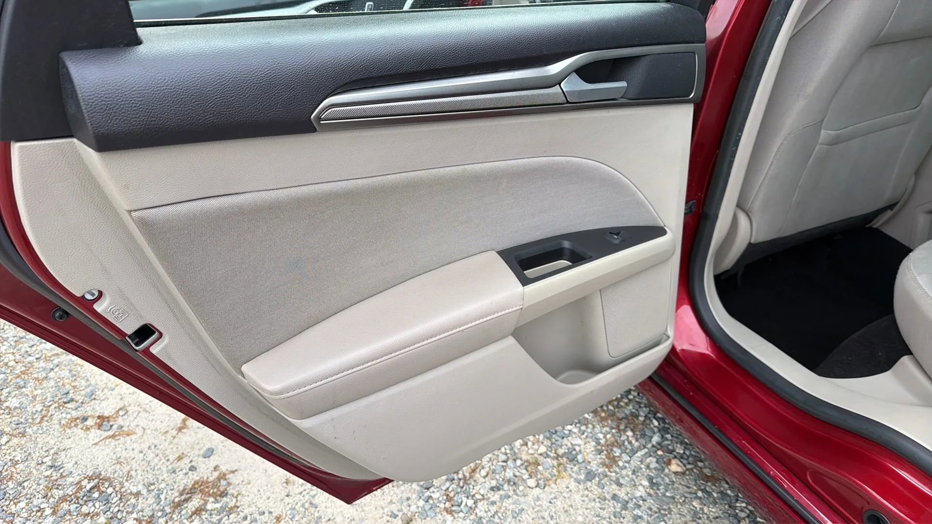 Used 2019 Ford Fusion SE image 24