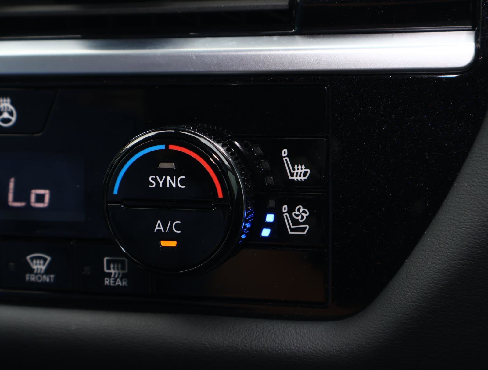 Used 2025 Nissan Pathfinder Platinum w/ Cargo Package FWD image 28