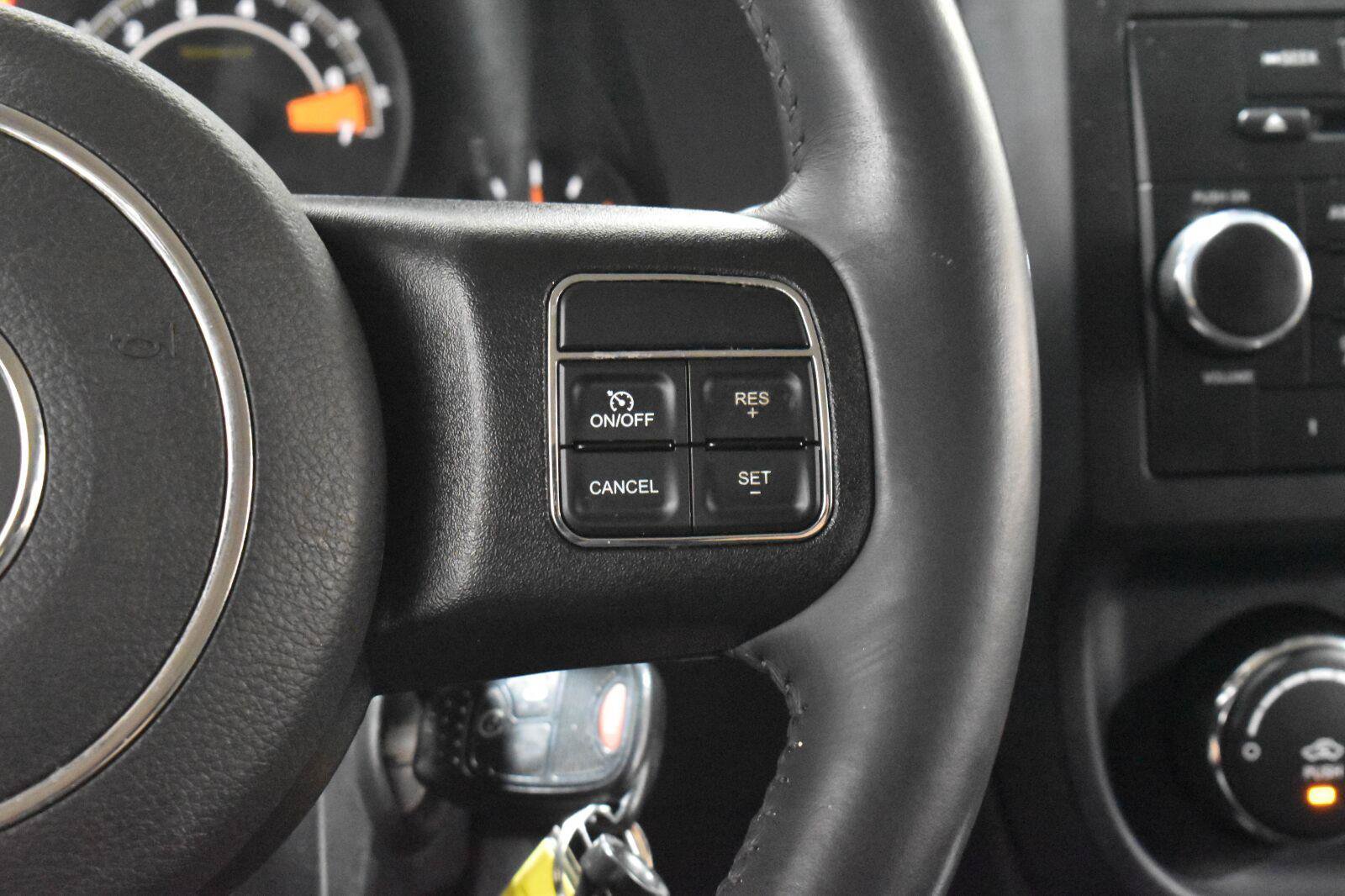 Used 2016 Jeep Patriot Latitude AWD/4WD image 8