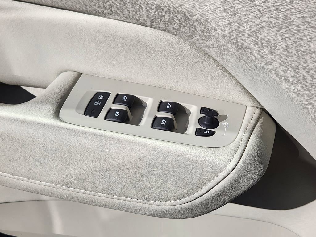 New 2026 Volvo XC60 B5 Ultra w/ Climate Package image 4