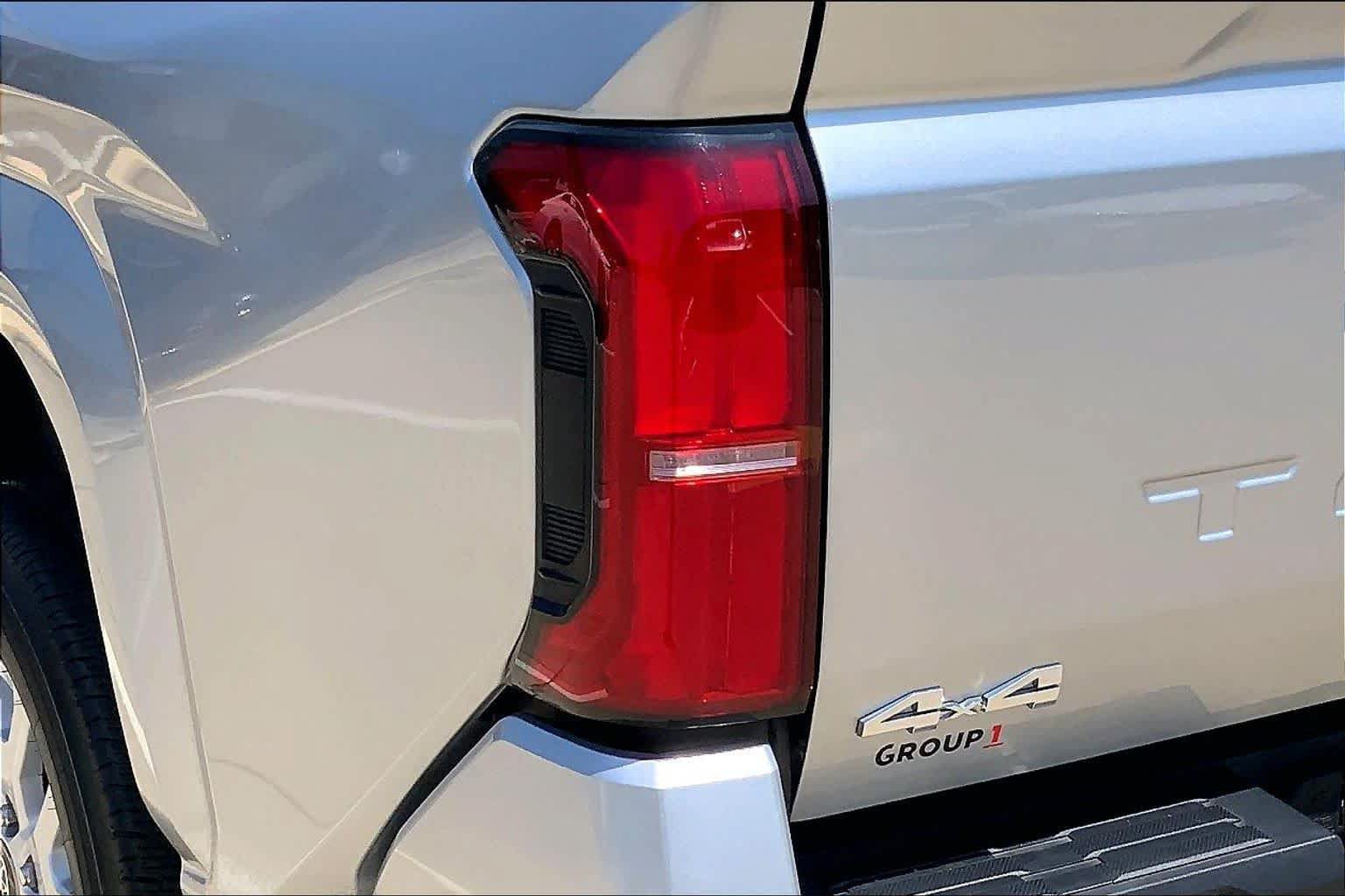 Used 2025 Toyota Tacoma SR5 AWD/4WD image 28