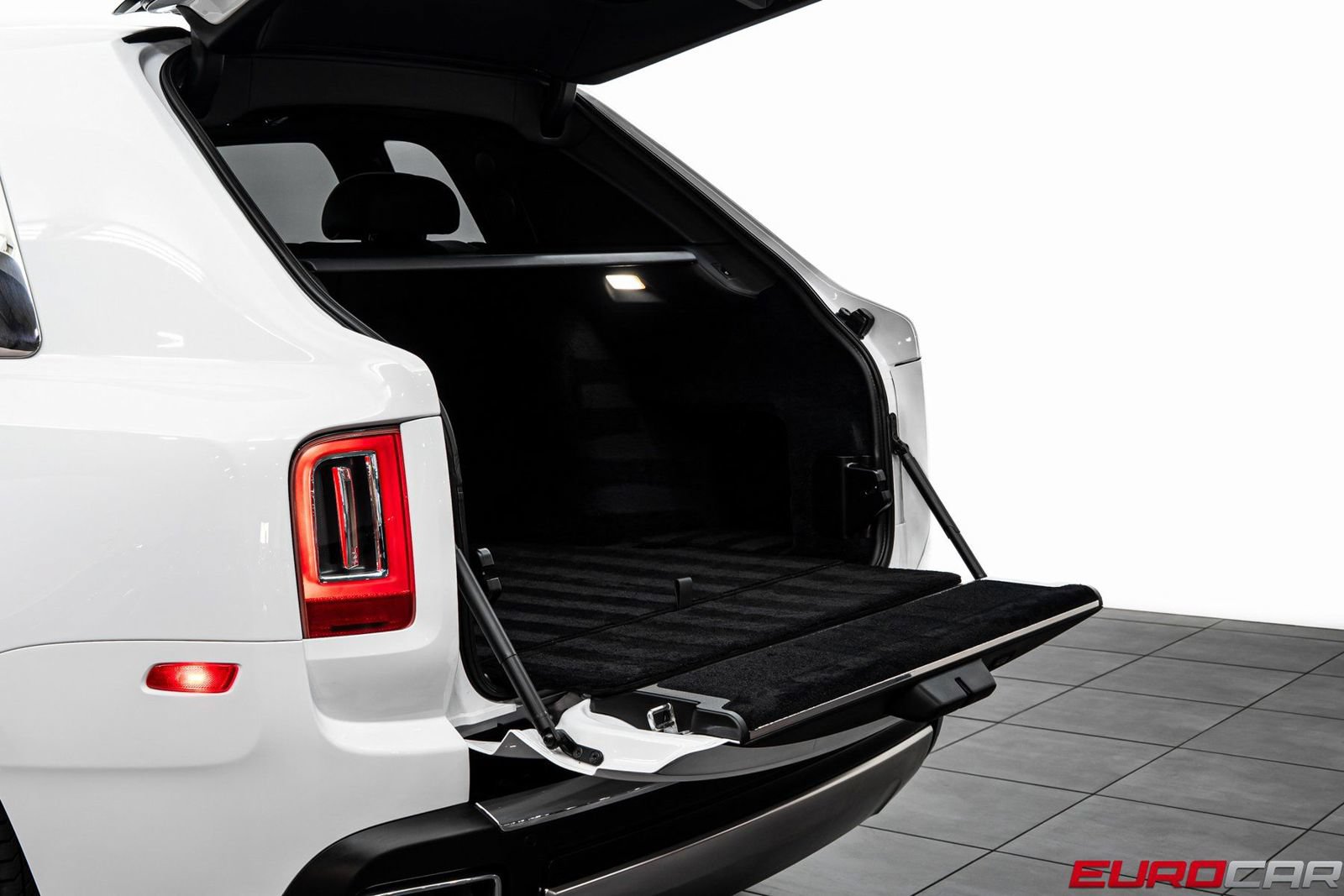Used 2020 Rolls-Royce Cullinan AWD/4WD image 16