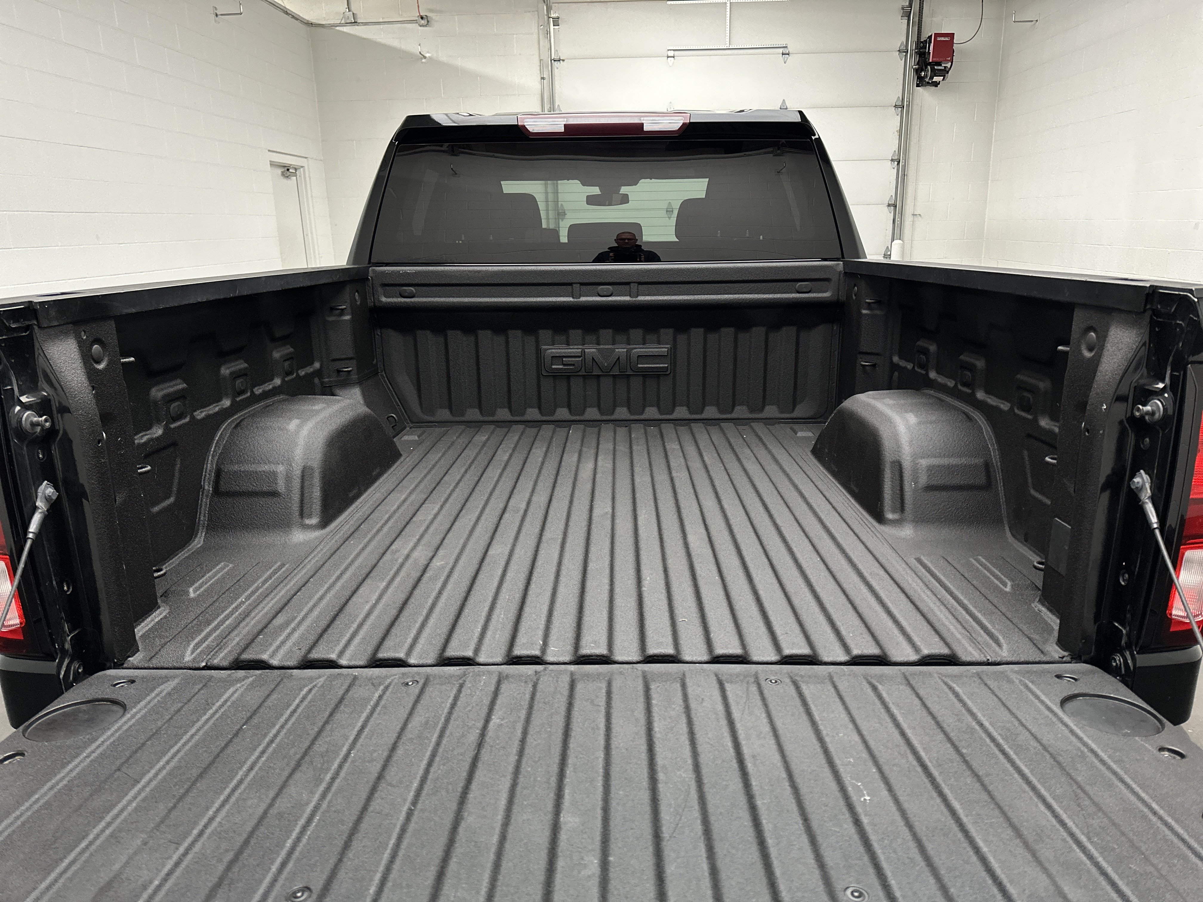 Used 2019 GMC Sierra 1500 SLE w/ SLE Convenience Package AWD/4WD image 17