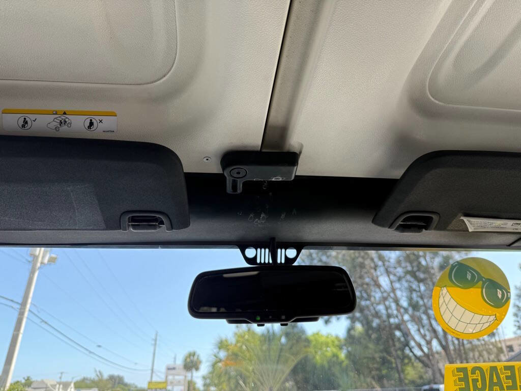 Used 2015 Jeep Wrangler Unlimited Sahara w/ Connectivity Group image 15