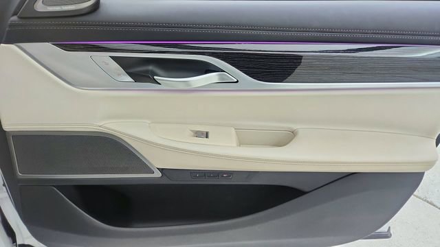 Used 2022 BMW 740i w/ M Sport Package image 23