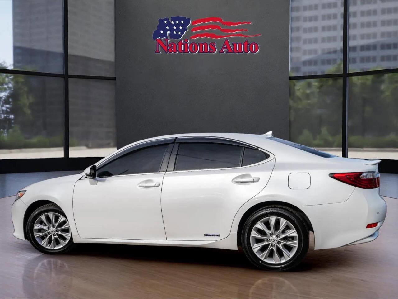 Used 2014 Lexus ES 300h w/ Luxury Package w/Bamboo Trim image 2