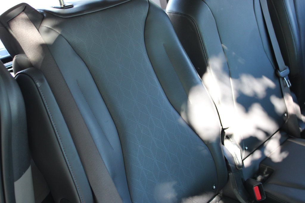 Used 2025 Kia Carnival FWD image 24