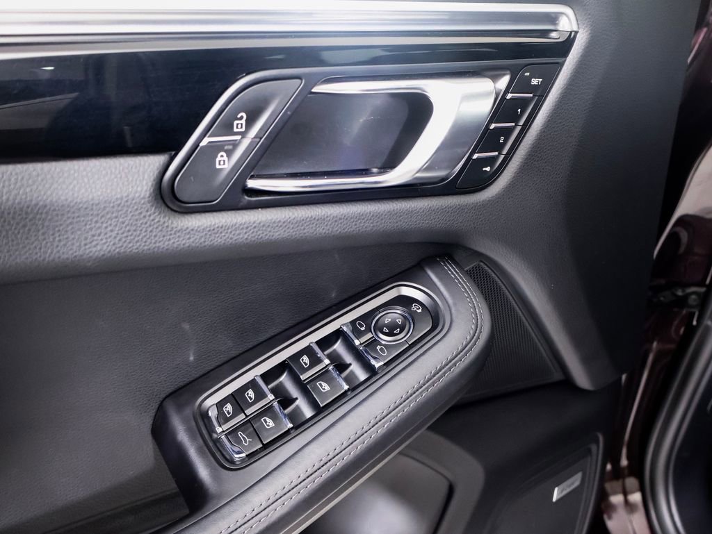 Certified 2023 Porsche Macan S AWD/4WD image 24