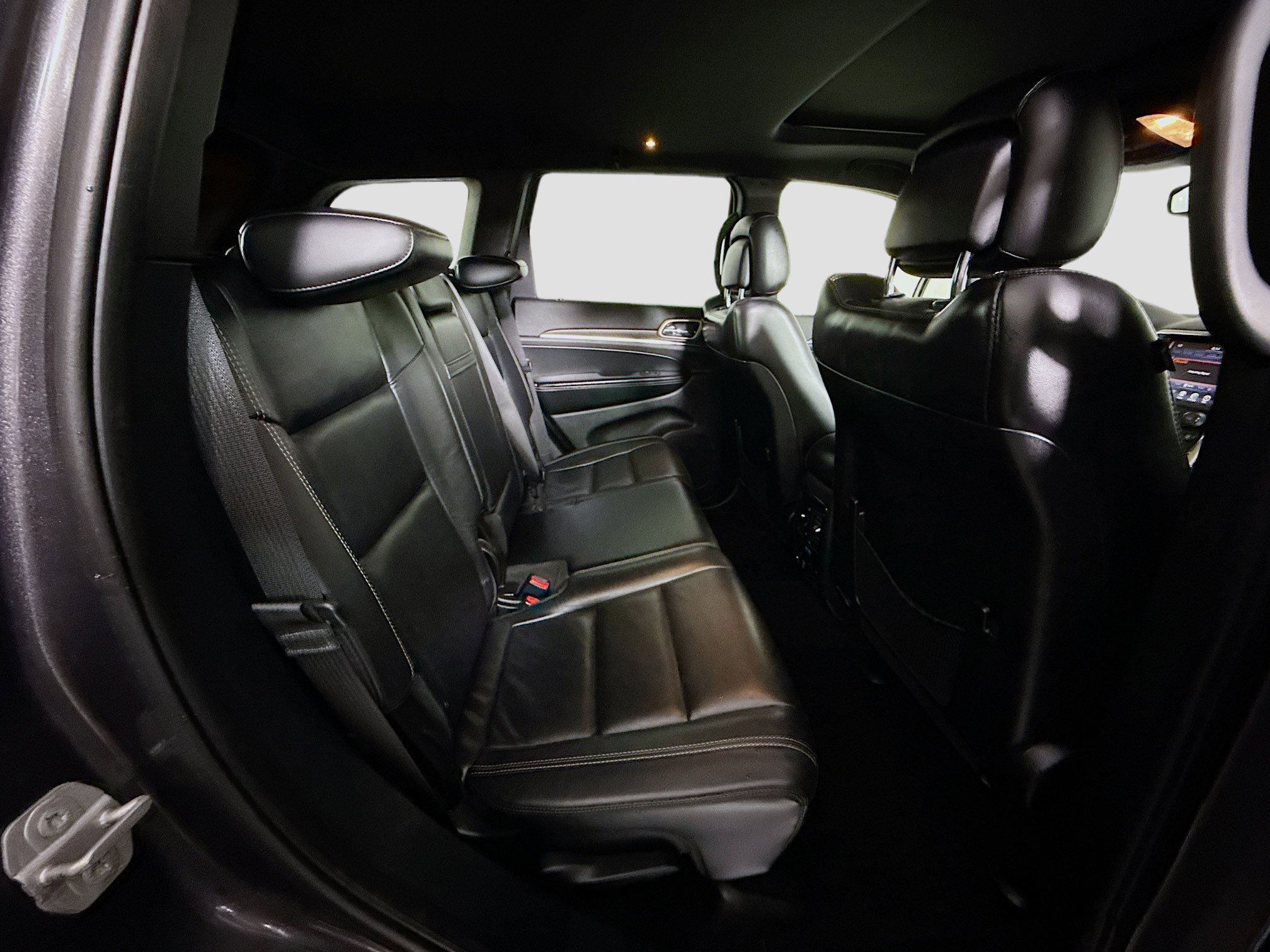 Used 2017 Jeep Grand Cherokee Limited image 27