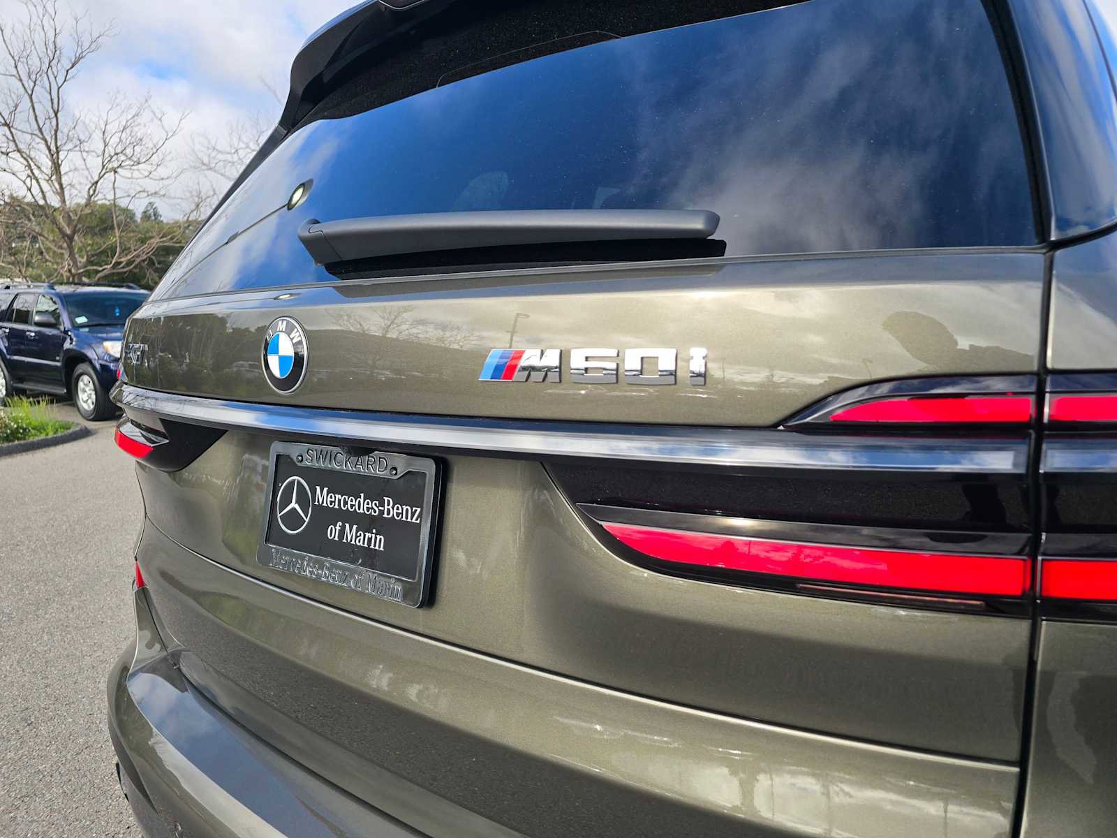 Used 2025 BMW X7 M60i w/ Executive Package image 15