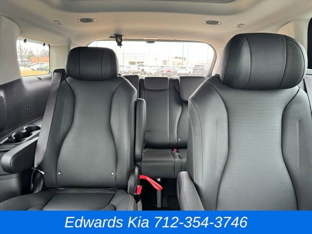 Used 2025 Kia Carnival SX Prestige image 24