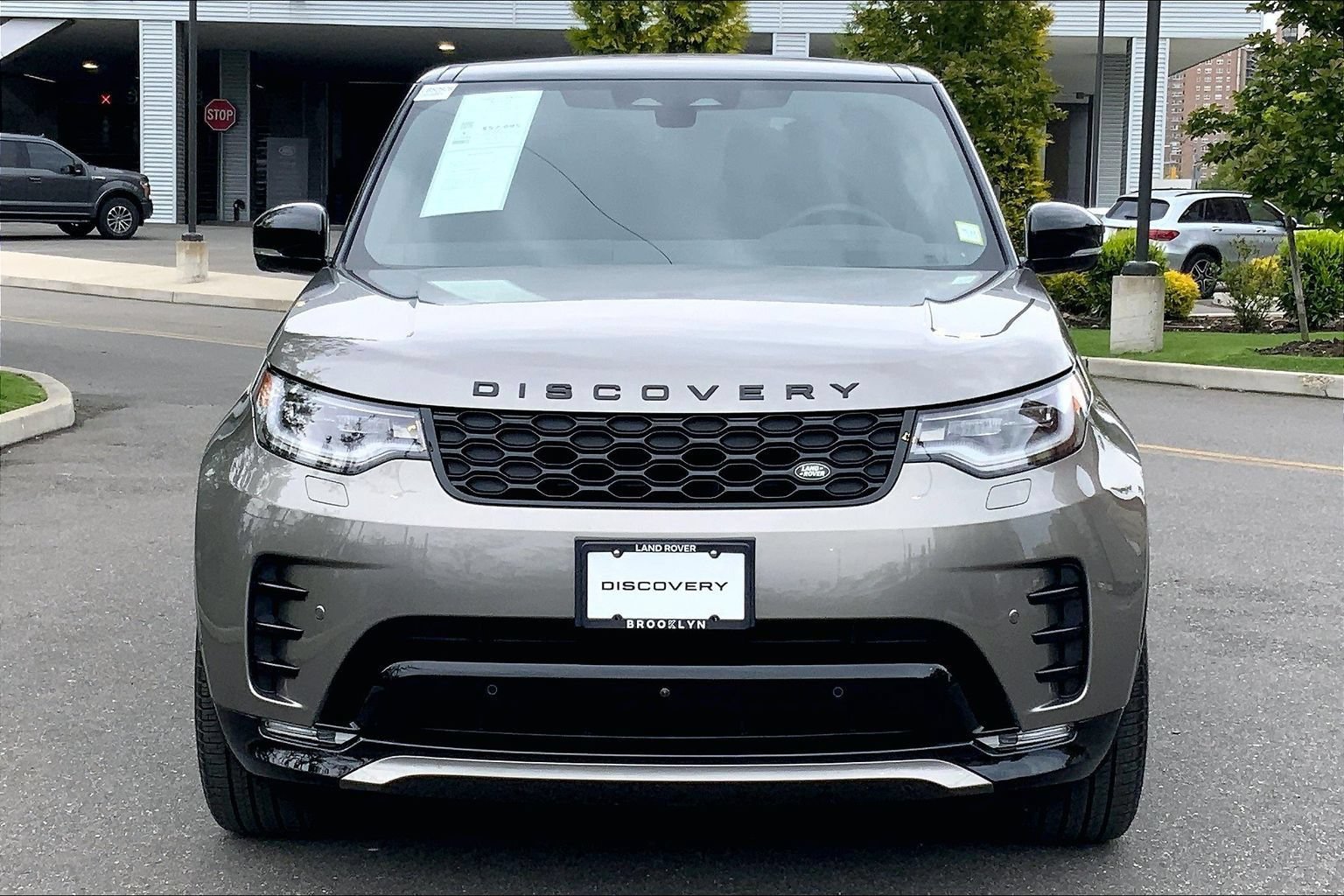 Certified 2025 Land Rover Discovery Dynamic SE AWD/4WD image 3