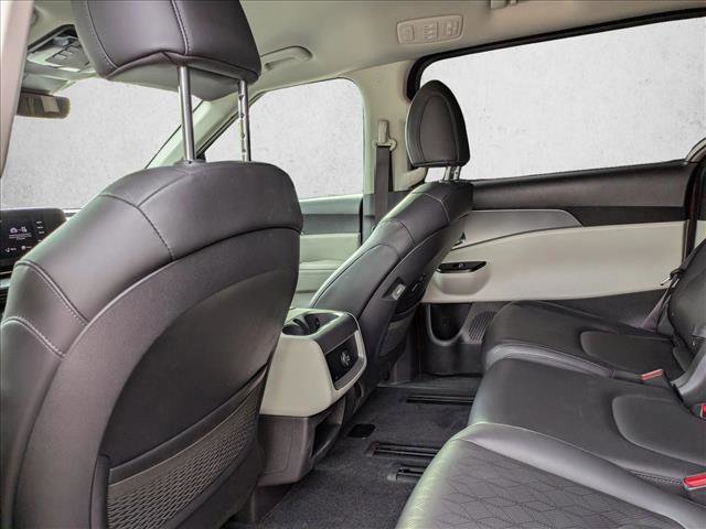 Used 2024 Kia Carnival LX image 13