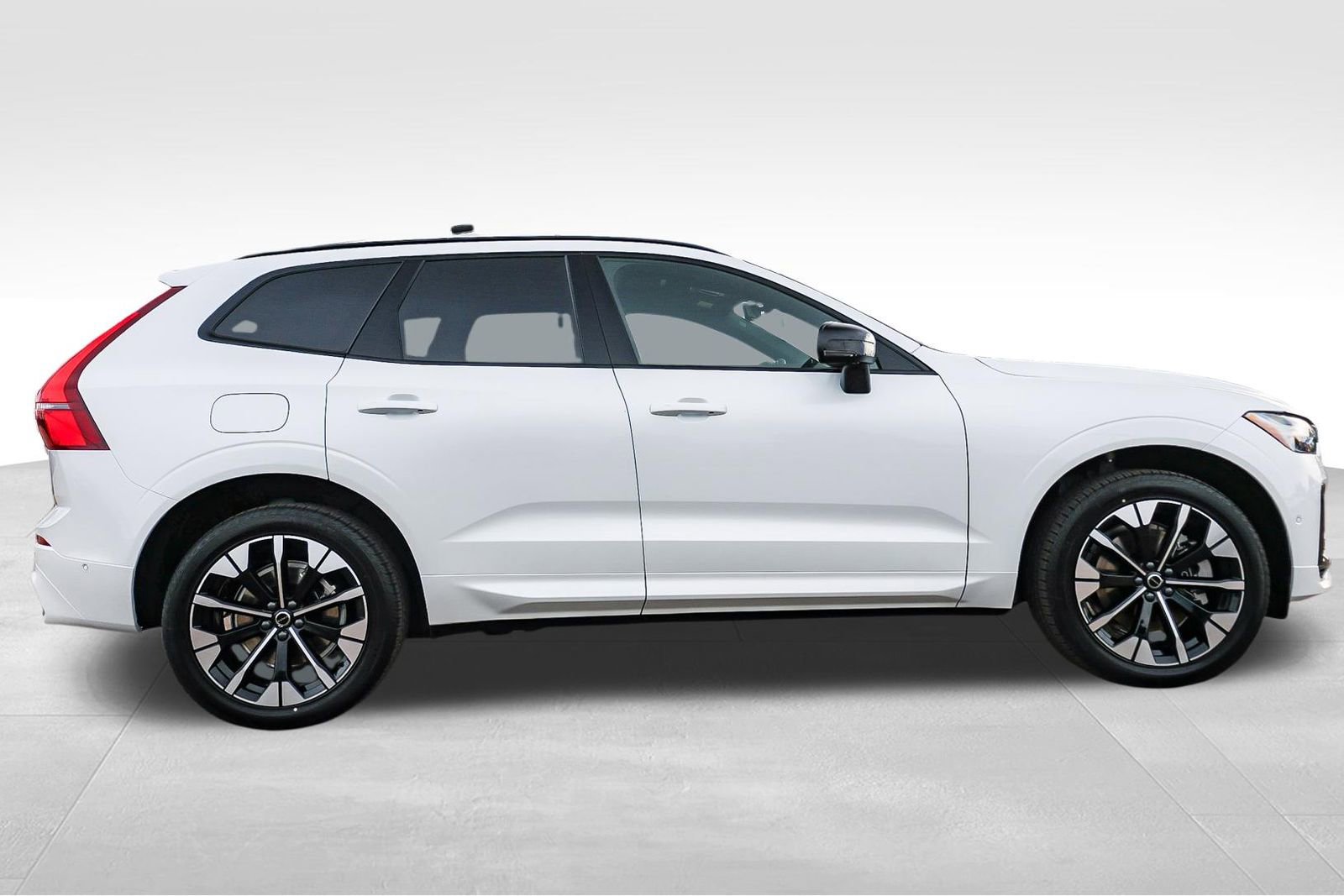 New 2026 Volvo XC60 T8 Plus w/ Climate Package image 4