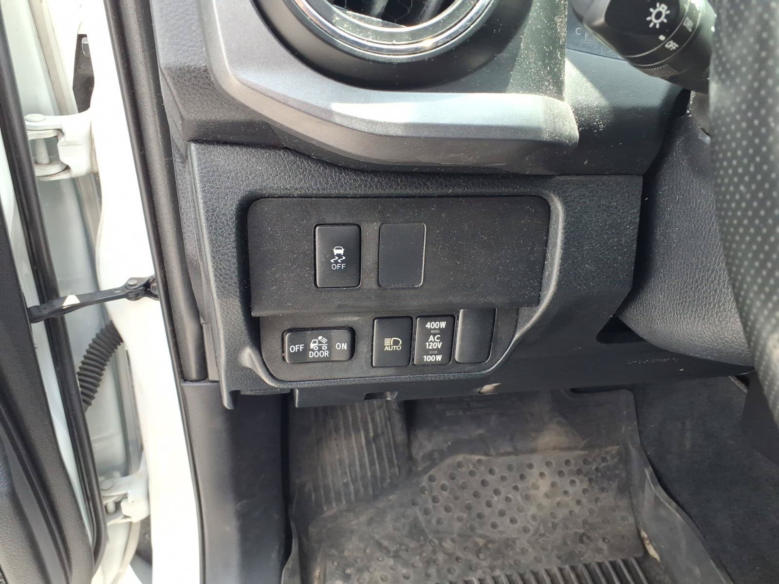 Used 2020 Toyota Tacoma TRD Off-Road w/ Exterior Package AWD/4WD image 12