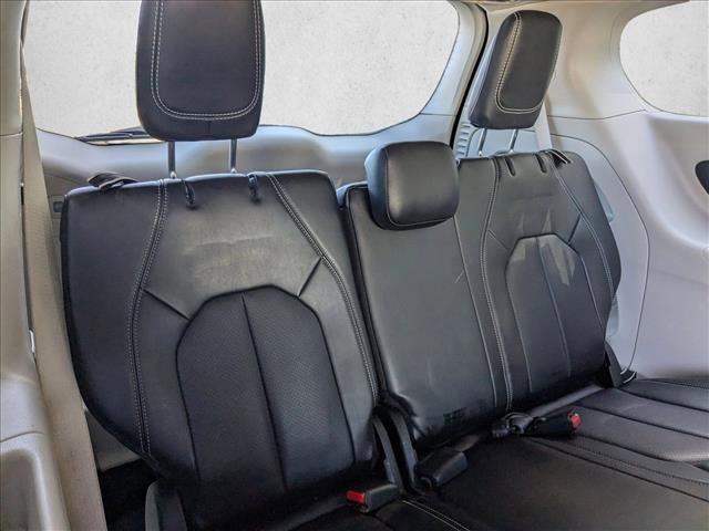 Used 2023 Chrysler Pacifica Touring-L image 19