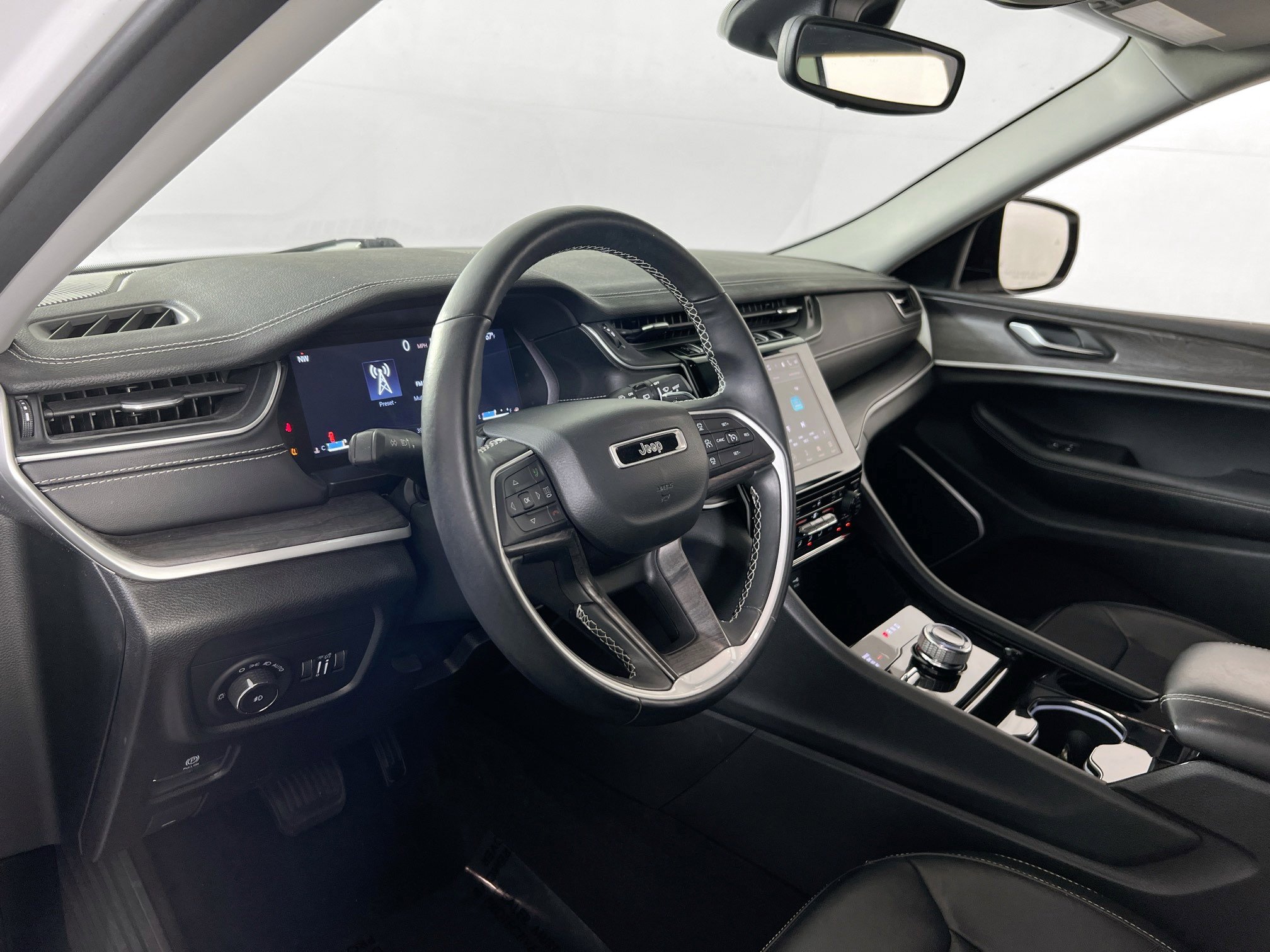 Used 2021 Jeep Grand Cherokee L Limited image 9