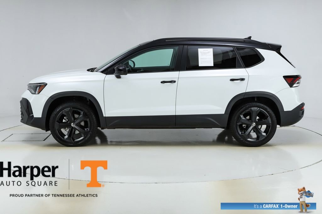 Used 2025 Volkswagen Taos SE image 2