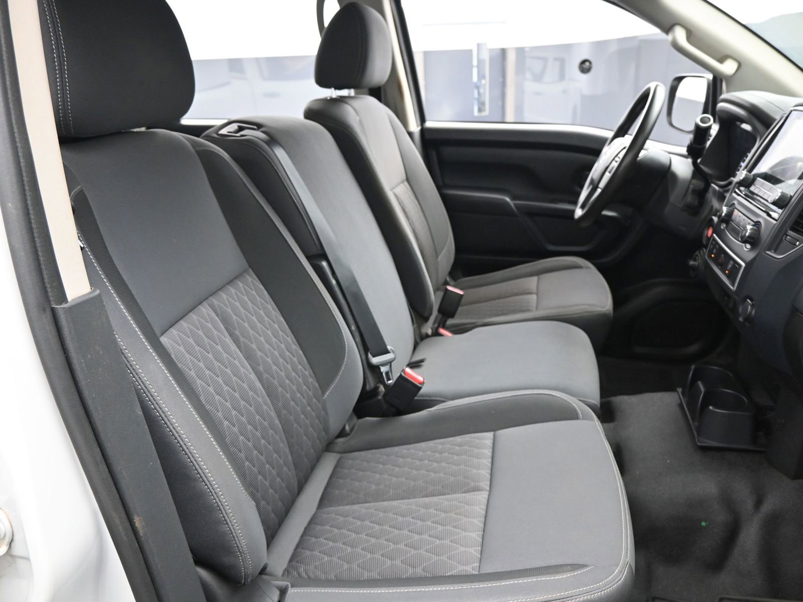 Used 2022 Nissan Titan S image 14