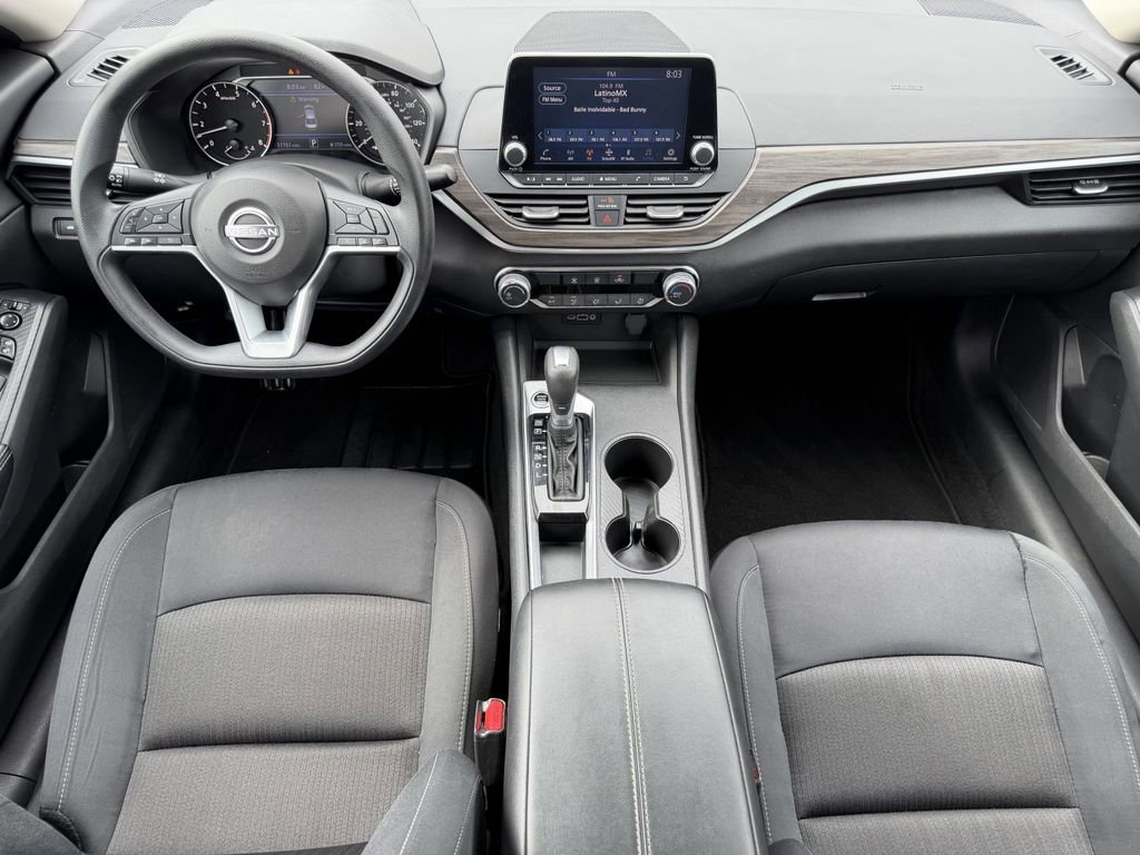Used 2025 Nissan Altima 2.5 SV FWD image 12